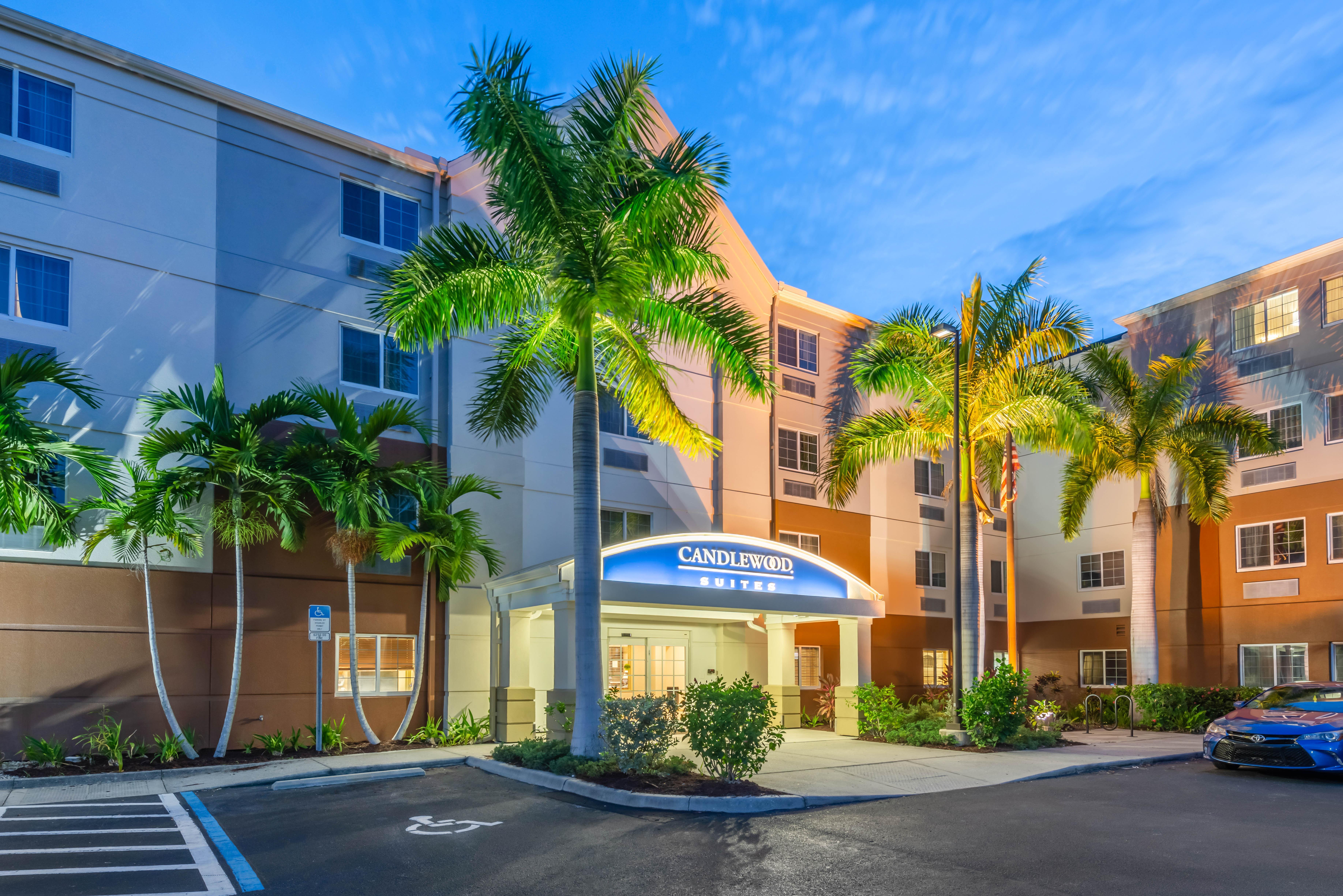 Candlewood Suites Fort Myers/Sanibel Gateway By Ihg מראה חיצוני תמונה